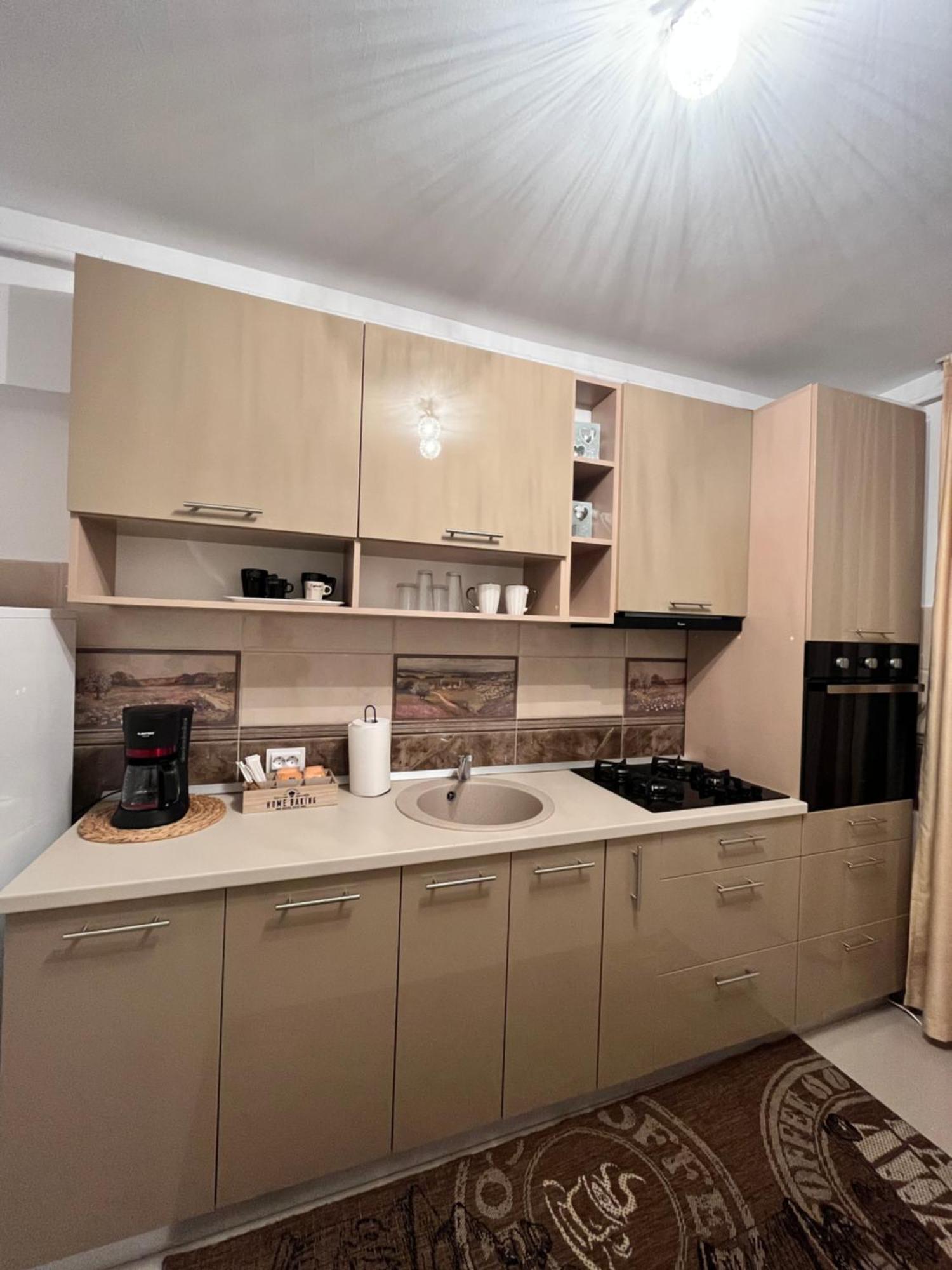 Carla Studio Brasov Luaran gambar